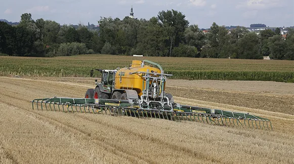 Rozwiązanie systemu smarowania dla rozrzutka obornikowego